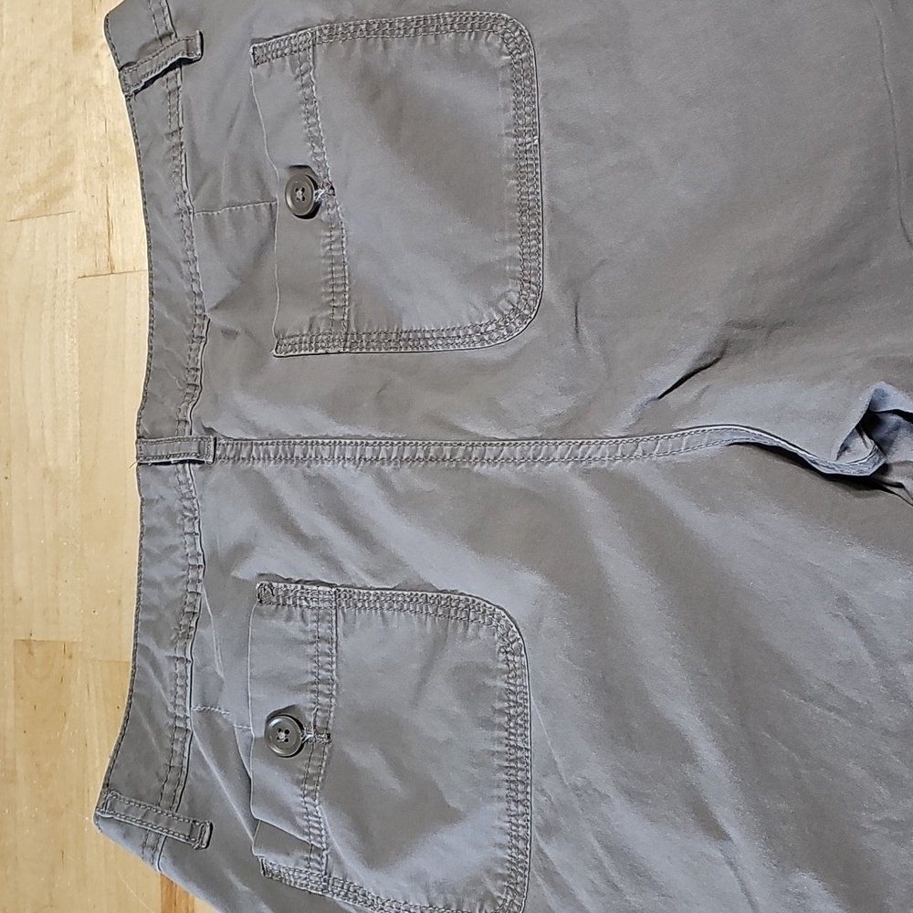 ⚙️ St. John's Bay Cargo Capri Pants Gray Size 12 Utility - Picture 5 of 7